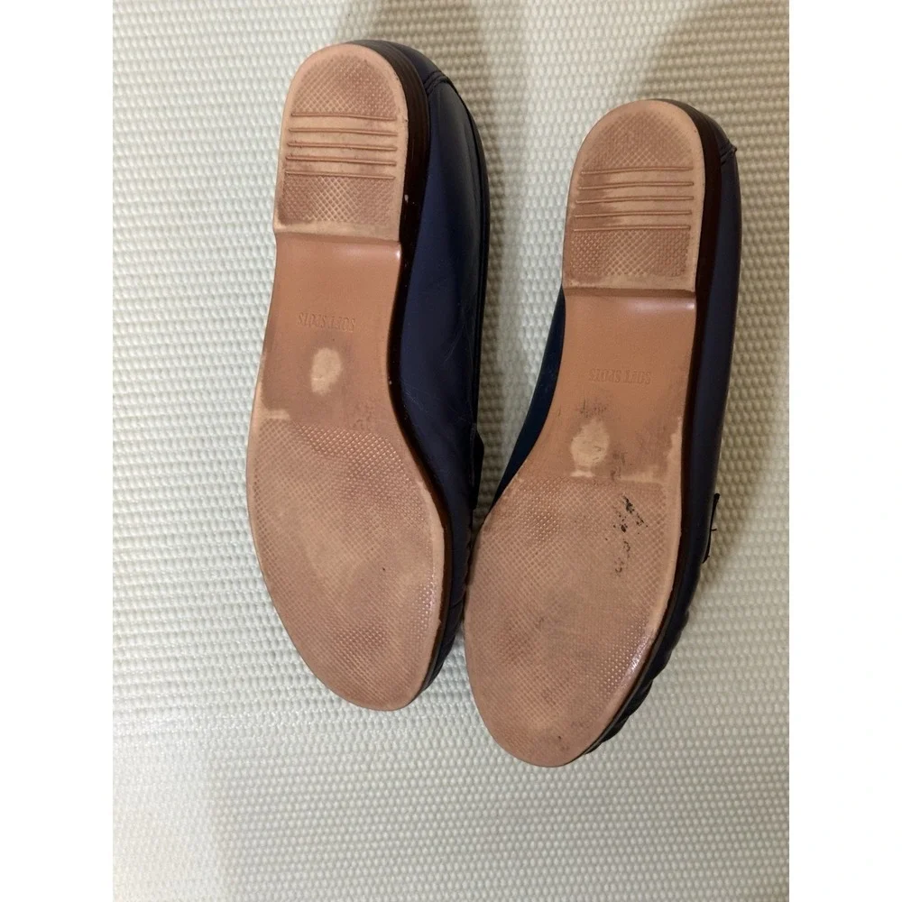 Women Soft Spots Navy Leather Loafers  Size 10 Medium USA Comfort Preppy Classy